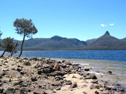 Blick vom Echo Point am Lake St. Clair auf den Mt. Ida