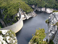 Staumauer des Lake Gordon