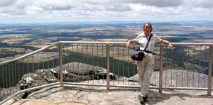 Vom Barooka Lookout schweift der Blick weit in die Ebene