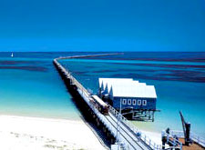 Fast zwei Kilometer ragt die Busselton Jetty in die Geographe Bay hinein (Foto: Busselton Jetty)