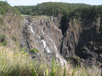 Blick auf die Barron Falls: nach langer Trockenzeit haben diese allerdings nur wenig Wasser