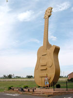 Wahrzeichen von Tamworth ist die Golden Guitar