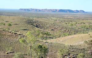 Aussicht vom Tylers Pass: Blick auf Tnorala (Gosse Bluff)