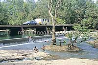 Low Level Bridge: Baden im Katherine River (Foto: NTTC/Don Skirrow)