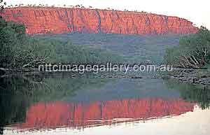 Reflektionen am Victoria River (Foto: NTTC / Steph Miechel)