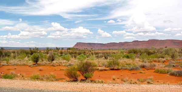 Blick auf die George Gill Ranges: Der Kings Canyon ist Teil dieser Bergkette