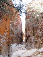 Kaum einen Meter breit ist die Standley Chasm an ihrer schmalsten Stelle