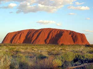 Blutrot: Uluru bei Sonnenuntergang