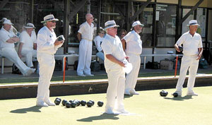 Very British: Lawn Bowl-Spieler auf dem Green von Melrose – nach der Teepause