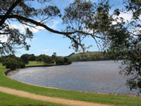 Der Inglis River mündet in Wynyard ins Meer