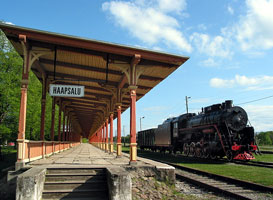 Alte Loks sind im Estnischen Bahnmuseum im Bahnhof von Haapsalu zu sehen (Foto: Eichner-Ramm)