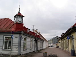 In Kuressaare gibt es noch viele alte Holzhäuser (Foto: Eichner-Ramm)