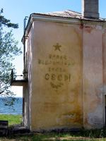 Spuren aus russischer Zeit an einem verlassenen Gebäude bei Suurepa (Foto: Eichner-Ramm)