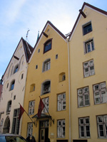 »Die drei Schwestern« sind Giebelhäuser aus der Mitte des 14. Jahrhunderts (Foto: Eichner-Ramm)