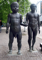 Bronzeskulptur Vater und Sohn des Bildhauers Ülo una (Foto: Eichner-Ramm)