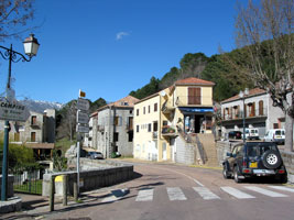 Kreuzung in Zonza (Foto: Eichner-Ramm)