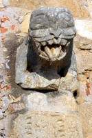 Fratze an der Kirche von San Pietro in Lumio (Foto: Eichner-Ramm)