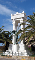 Denkmal am Place Christophe Colombe (Foto: Eichner-Ramm)