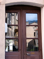 Spiegelbild in der Altstadt (Foto: Eichner-Ramm)