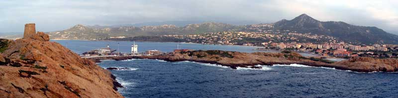 Blick auf L’Ile Rousse (Foto: Eichner-Ramm)