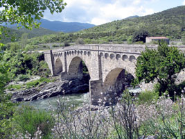 Mittelalterliche Genuesenbrücke an der Strecke zwischen Alerta und Corte (Foto: Eichner-Ramm)