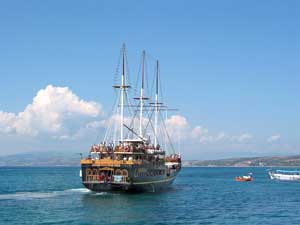 Bootstour entlang der Athos-Küste: Start ist entweder Panaghia auf der Sithonia oder Ouranoupoli