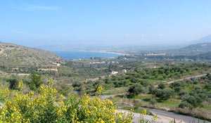 Aussicht: Blick über das Hinterland der Drapanon-Halbinsel auf die Küste bei Georgioupolis