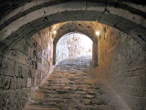 Aufgang zum Innenhof des Kastell Koules