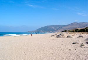 Relativ einsamer Strand bei Asprouliani