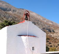 Oberhalb der Analipsi-Kapelle liegt die Zeus-Höhle