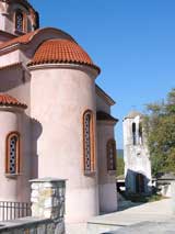 Neue und alte Kirche in Gomati