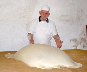 Handgemacht: Blätterteig-Produktion in der Vernardou Straße