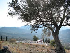 Friedhof von Apodoulou an den Hängen des Kedros-Gebirges