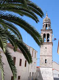 Kirchturm der Pfarrkirche in Vela Luka