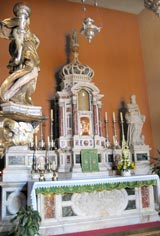 Marmor-Altar in der St. Markus-Kirche