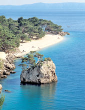 Strand bei Brela (Foto: Kroatische Zentrale für Tourismus / Josip Madracevic