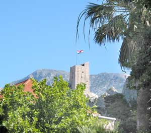 Festung Mirabela über der Altstadt von Omiš Festung Mirabela über der Altstadt von Omiš