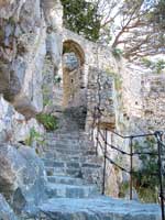 Steile Stufen zur Festung Mirabela