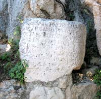 Inschrift am Wegesrand