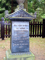 Grabstätte von Nidas erstem Posthalter Gottlieb David Kuwert (Foto: Eichner-Ramm)