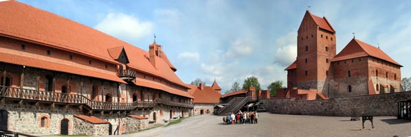 Blick ins Innere der Burganlage (Foto: Eichner-Ramm)