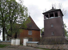 Eine der ältesten Holzkirchen Litauens, erbaut 1744, steht in Plateliai (Foto: Eichner-Ramm)