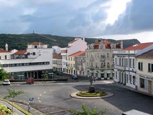 Im Zentrum Hortas: Largo Duque D’Avila e Bolama (Foto: Eichner-Ramm)