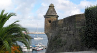Das Forte de Santa Cruz liegt oberhalb der Marina von Horta (Foto: Eichner-Ramm)