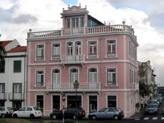 Rosa Pracht: Altstadthaus in Horta (Foto: Eichner-Ramm)