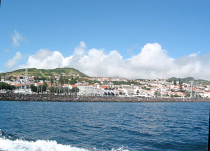 Blick auf Faials Inselhauptstadt Horta (Foto: Eichner-Ramm)