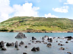 Geschützt: Bucht von Porto Pim mit Blick auf den Monte da Guia (Foto: Eichner-Ramm)