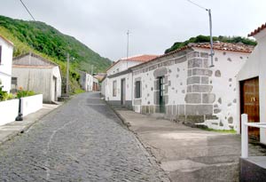 Hauptstraße in Fajã Grande (Foto: Eichner-Ramm)