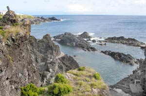 Naturschwimmbecken von Santa Cruz das Flores (Foto: Eichner-Ramm)