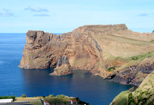 Blick auf den Morro Grande bei Velas (Foto: Eichner-Ramm)